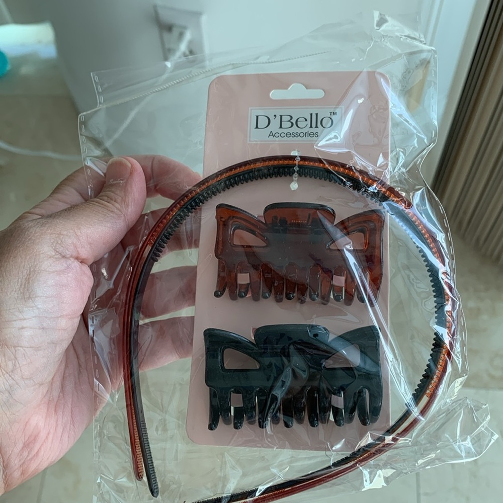Bundle of of 4 hair accessories NWT